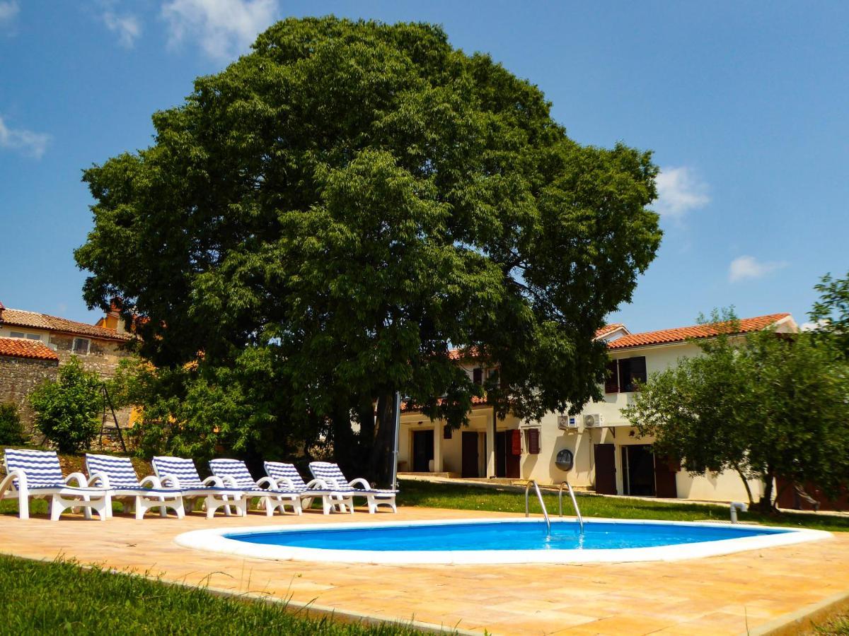 Kaštelir Casa Istriana Nona Pinaヴィラ エクステリア 写真